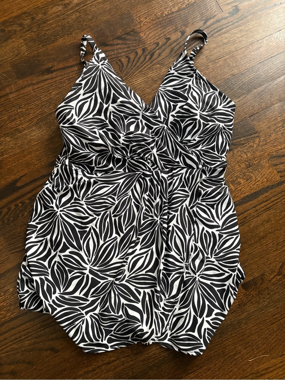 Lands' End Women's Tulip Wrap Swim Dress with Tummy Control XXL - Picture 3 of 7